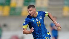 Edin Dzeko repays jubilant welcome by scoring on Schalke debut