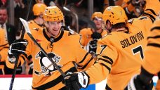 Penguins’ four-goal period sinks Blackhawks for fifth straight