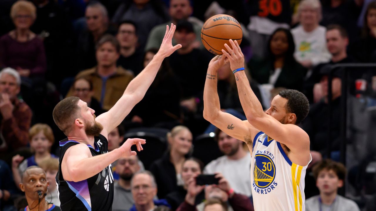Golden State buries Utah behind a flurry of three-pointers