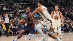 Los Angeles Clippers forward Kawhi Leonard (2) drives past Golden State Warriors forward Trayce Jackson-Davis (32) as Warriors guard Stephen Curry (30) watches during the first half of an NBA basketball game Monday, Jan. 5, 2026, in Inglewood, Calif. (AP Photo/Jae C. Hong)