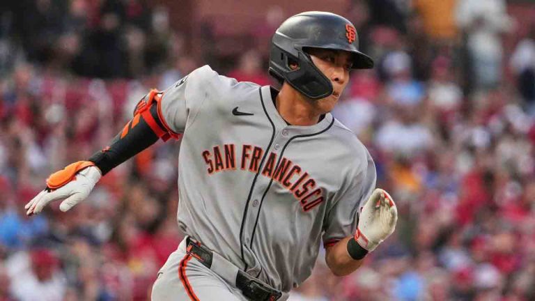  San Francisco Giants' Jung Hoo Lee hits a single during the third inning of a baseball game against the St. Louis Cardinals, Sept. 6, 2025, in St. Louis. (Jeff Roberson/AP)