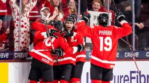 Canada's Cole Beaudoin (26) celebrates his goal with teammates after scoring in second period IIHF World Junior Championship hockey action against Finland in Minneapolis. (Christopher Katsarov/THE CANADIAN PRESS)