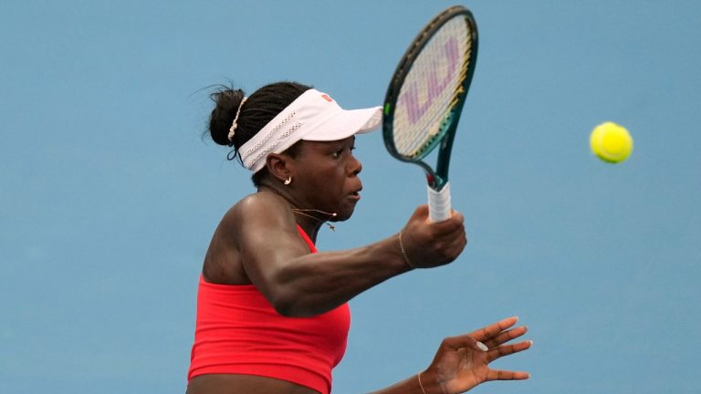 Victoria Mboko of Canada hits a forehand to Elise Mertens of Belgium during their women's singles match at the United Cup tennis tournament in Sydney, Tuesday, Jan. 6, 2026. (Rick Rycroft/AP Photo)