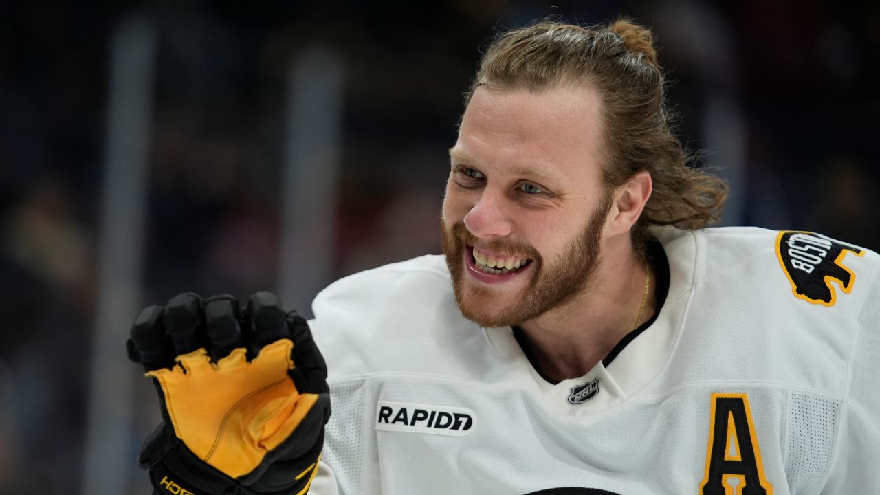 David Pastrnak becomes sixth Bruins player to reach 900 career points