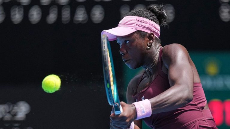 Victoria Mboko of Canada plays a backhand return to Aryna Sabalenka of Belarus during their fourth round match at the Australian Open tennis championship in Melbourne, Australia, Sunday, Jan. 25, 2026. (Dita Alangkara/AP)