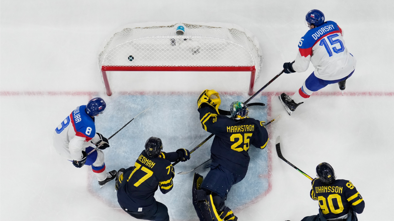 Dvorsky pots late rebound to put Slovakia on brink of winning Group B