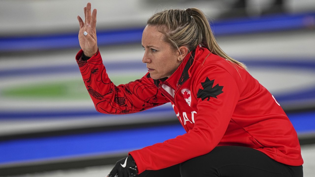 Homan executes perfect spinner draw to button, scores two vs. Italy