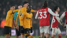 Arsenal blows two-goal lead vs. Wolves to boost Manchester City’s title chances