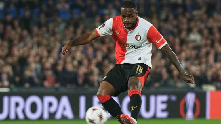 Feyenoord's Cyle Larin attempts a shot on goal during the Europa League opening phase soccer match between Feyenoord and Aston Villa at the Feyenoord "De Kuip" stadium in Rotterdam, Netherlands, Thursday, Oct. 2, 2025. (Patrick Post/AP)