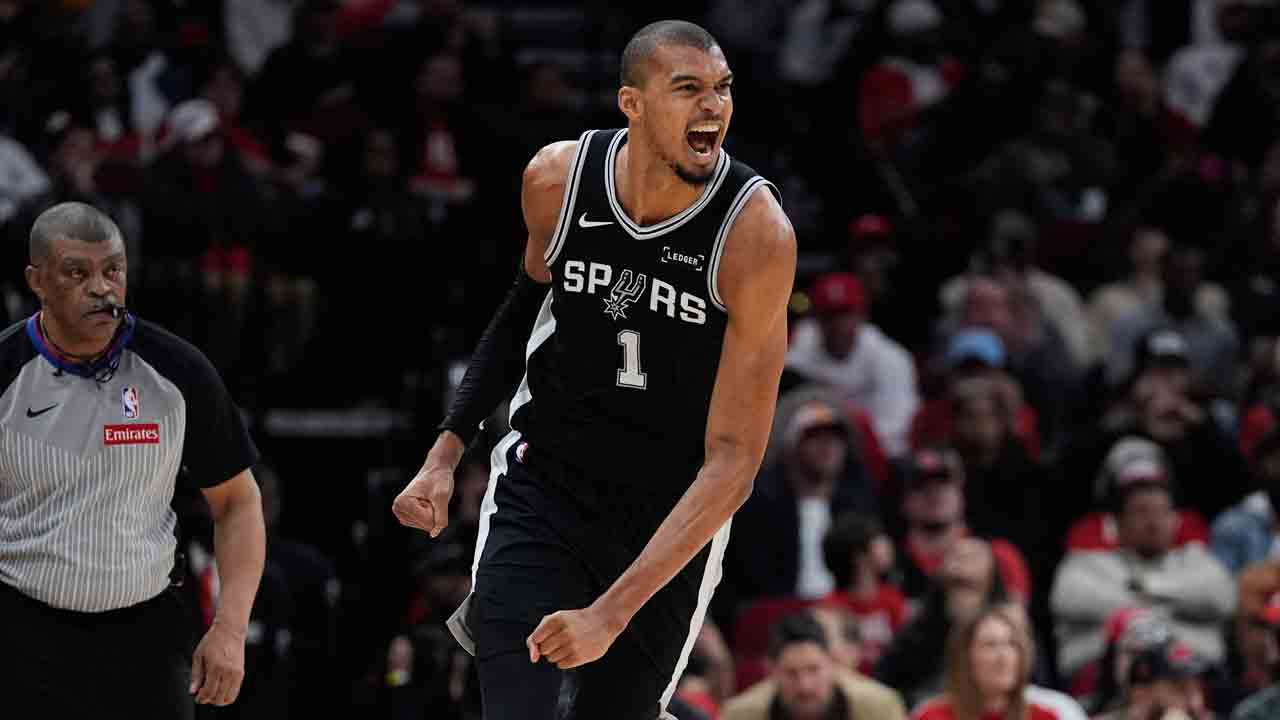 NBA Playoffs Live Tracker: Trail Blazers vs. Spurs, Game 1