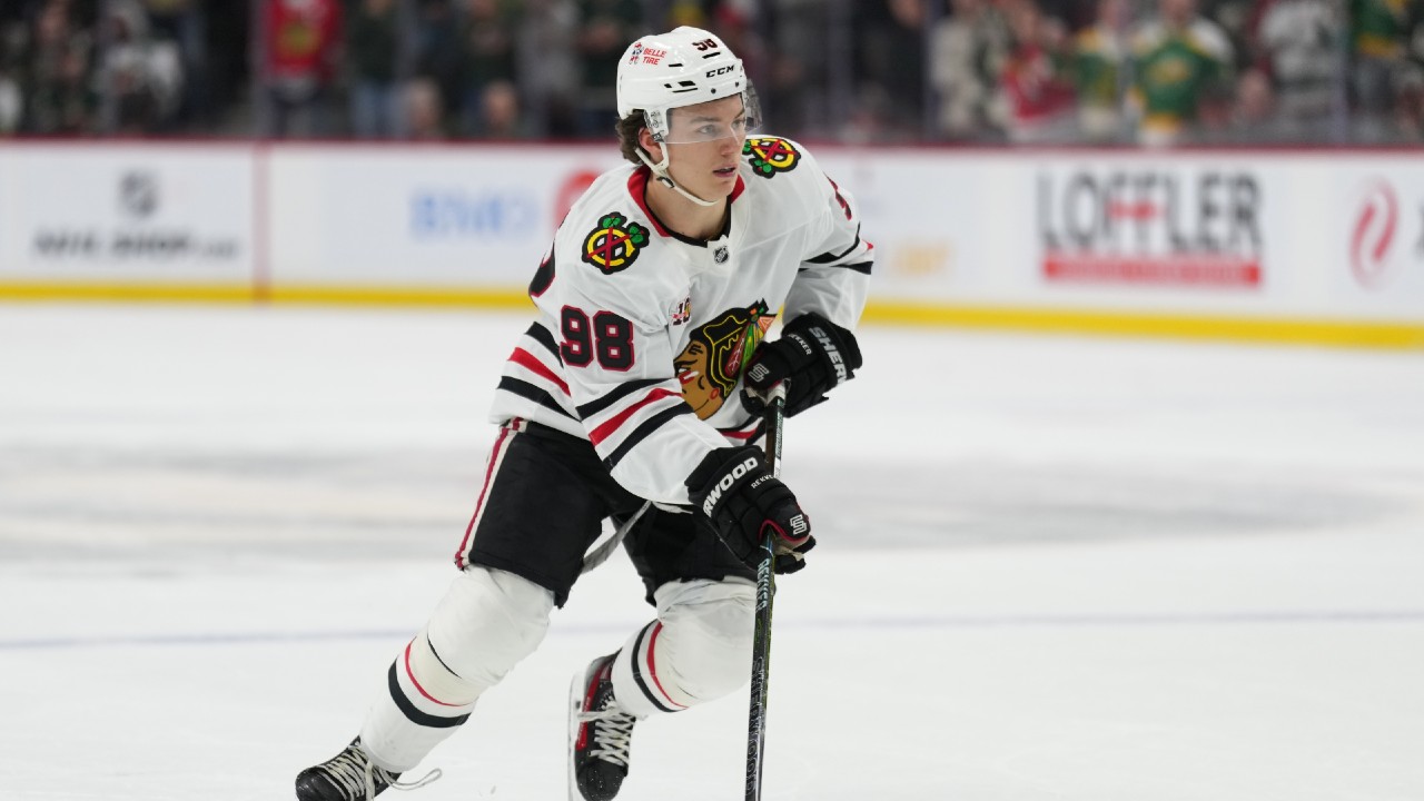 Donato's four-point night lifts Blackhawks over Sharks