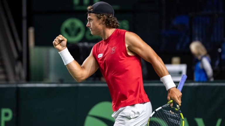 Canada's Liam Draxl celebrates winning a point against Brazil's Joao Lucas Reis Da Silva during the first set of a Davis Cup Qualifiers tennis singles match in Vancouver, on Friday, Feb. 6, 2026. (THE CANADIAN PRESS/Ethan Cairns)