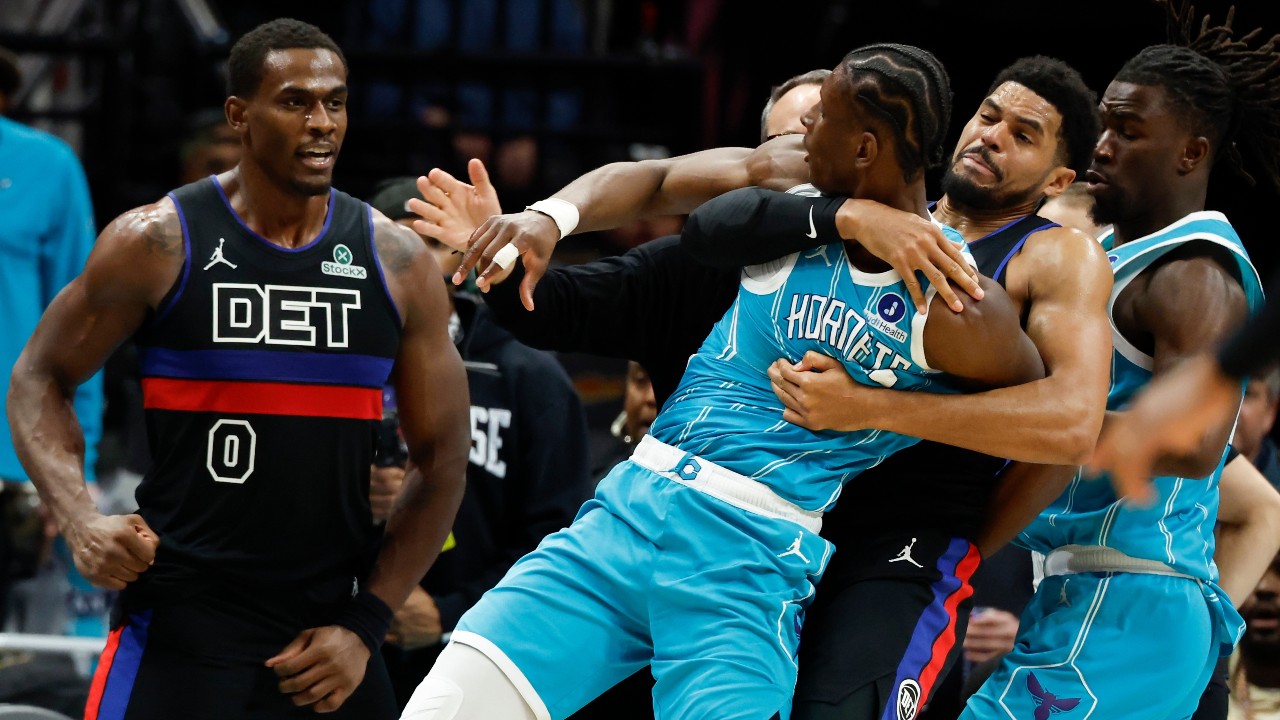 Four players ejected after Pistons and Hornets tussle in game won by Detroit