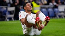 Bellingham leaves Real Madrid game early with apparent hamstring issue