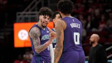 NBA Roundup: Hornets beat Rockets for eighth straight win