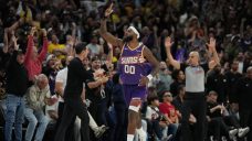 Royce O’Neale hits last-second three to lift short-handed Suns over Lakers