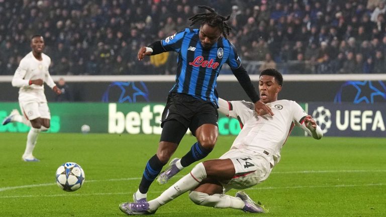 Chelsea's Josh Acheampong tries to tackle Atalanta's Ademola Lookman during the Champions League opening phase soccer match between Atalanta and Chelsea, in Bergamo, Italy, Tuesday, Dec. 9, 2025. (Antonio Calanni/AP)