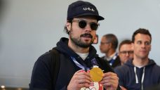 Maple Leafs’ Auston Matthews backs White House visit, U.S. women’s team