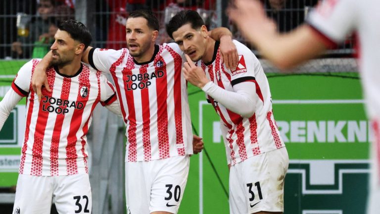 Freiburg's Igor Matanovic, right, celebrates scoring with Vincenzo Grifo, left, and Christian Günter during the Bundesliga soccer match between SC Freiburg and Borussia Mönchengladbach in Freiburg, Germany, Sunday Feb. 22, 2026. (Philipp von Ditfurth/dpa via AP)