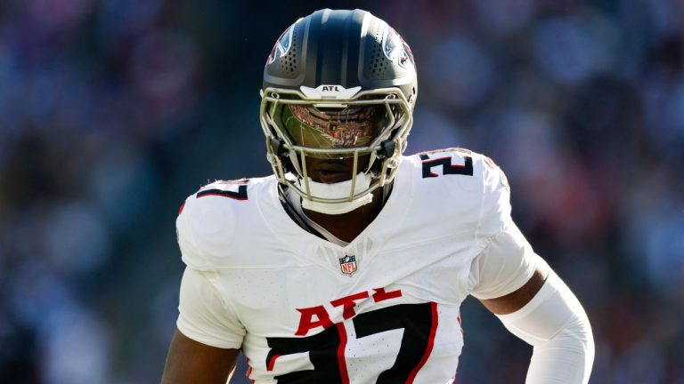 Atlanta Falcons linebacker James Pearce Jr. (27) prepares to defend during the first half of an NFL football game against the New England Patriots, Sunday, Nov. 2, 2025, in Foxborough, Mass. (Greg M. Cooper/AP)