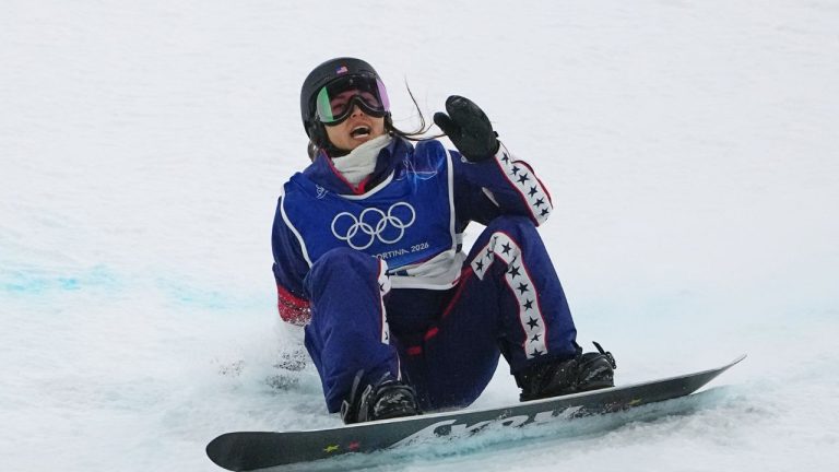 United States' Chloe Kim reacts after falling during the women's snowboarding halfpipe finals at the 2026 Winter Olympics, in Livigno, Italy, Thursday, Feb. 12, 2026. (Lindsey Wasson/AP Photo)