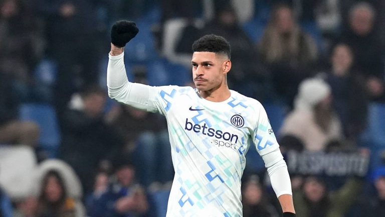 Inter Milan's Luis Henrique celebrates after scoring their side's fifth goal of the game during the Serie A soccer match between Sassuolo and Inter in Milan, Italy, Sunday, Feb. 8, 2026. (Spada/LaPresse via AP)