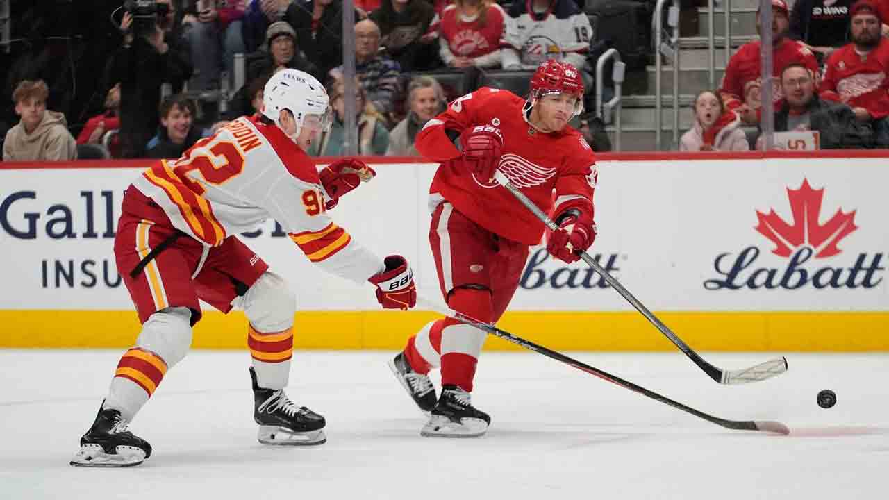 Flames fall to Red Wings on Kane's historic night