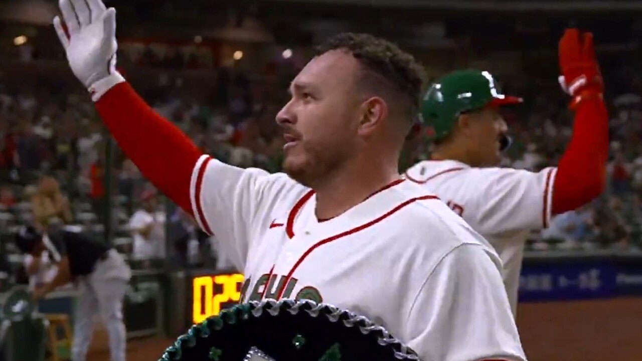 Mexico’s Kirk absolutely crushes three-run shot to extend lead vs. Brazil