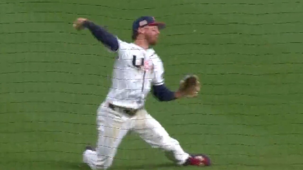 USA’s Witt Jr. puts on defensive clinic with pair of diving gems vs. Mexico