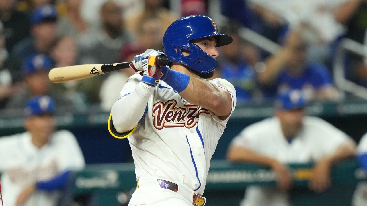Venezuela’s Abreu drills electric three-run homer to take the lead