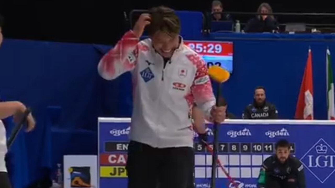 Japan accidentally throws wrong-colour stone in fourth end vs. Canada