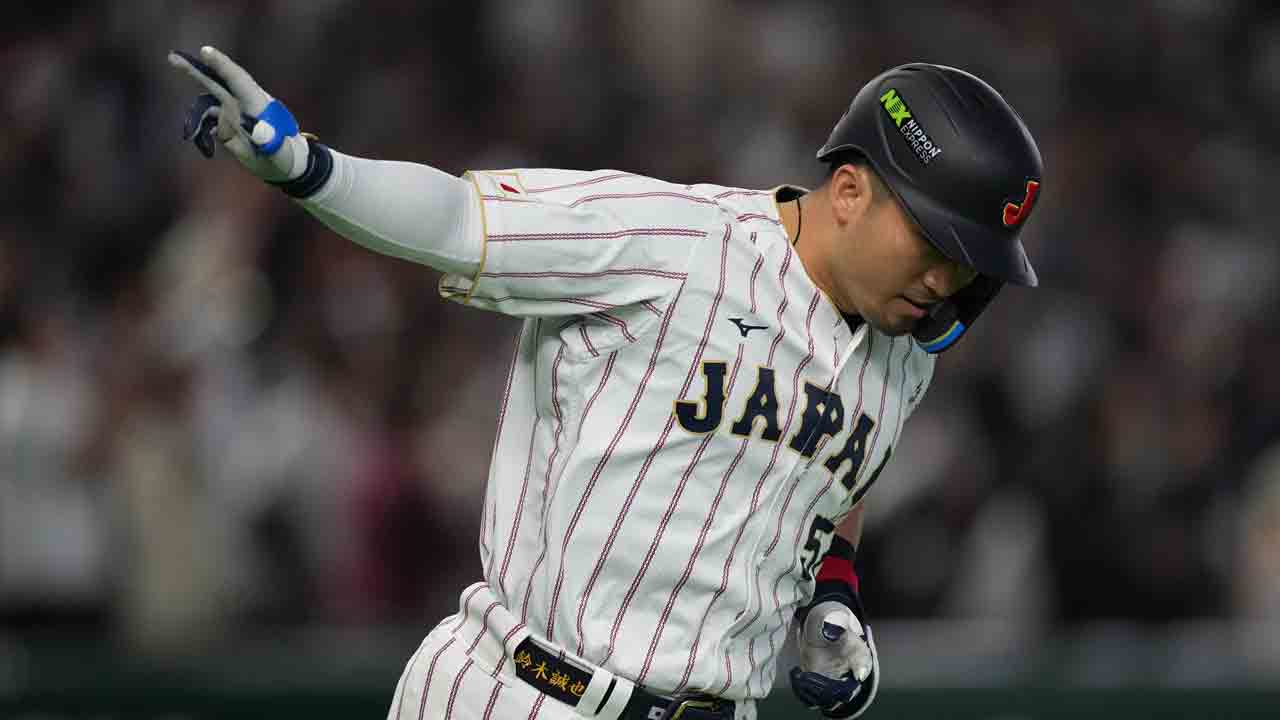 Japan’s Seiya Suzuki exits vs. Venezuela with right knee contusion