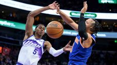 NBA Roundup: Knicks snap two-game skid with win over Jazz