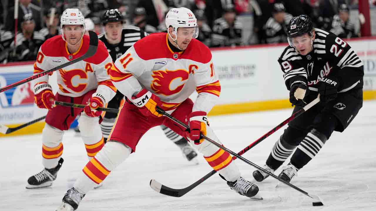 Beecher scores twice, Backlund reaches 600-point mark as Flames beat Devils