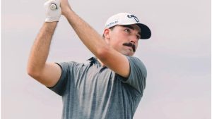 Calgary’s Piercen Hunt tees off in this undated photo. (Jeff Dykeman/CP)