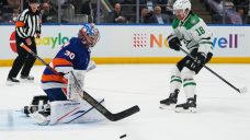 NHL Roundup: Sorokin shines vs. Stars to boost Islanders playoff chase