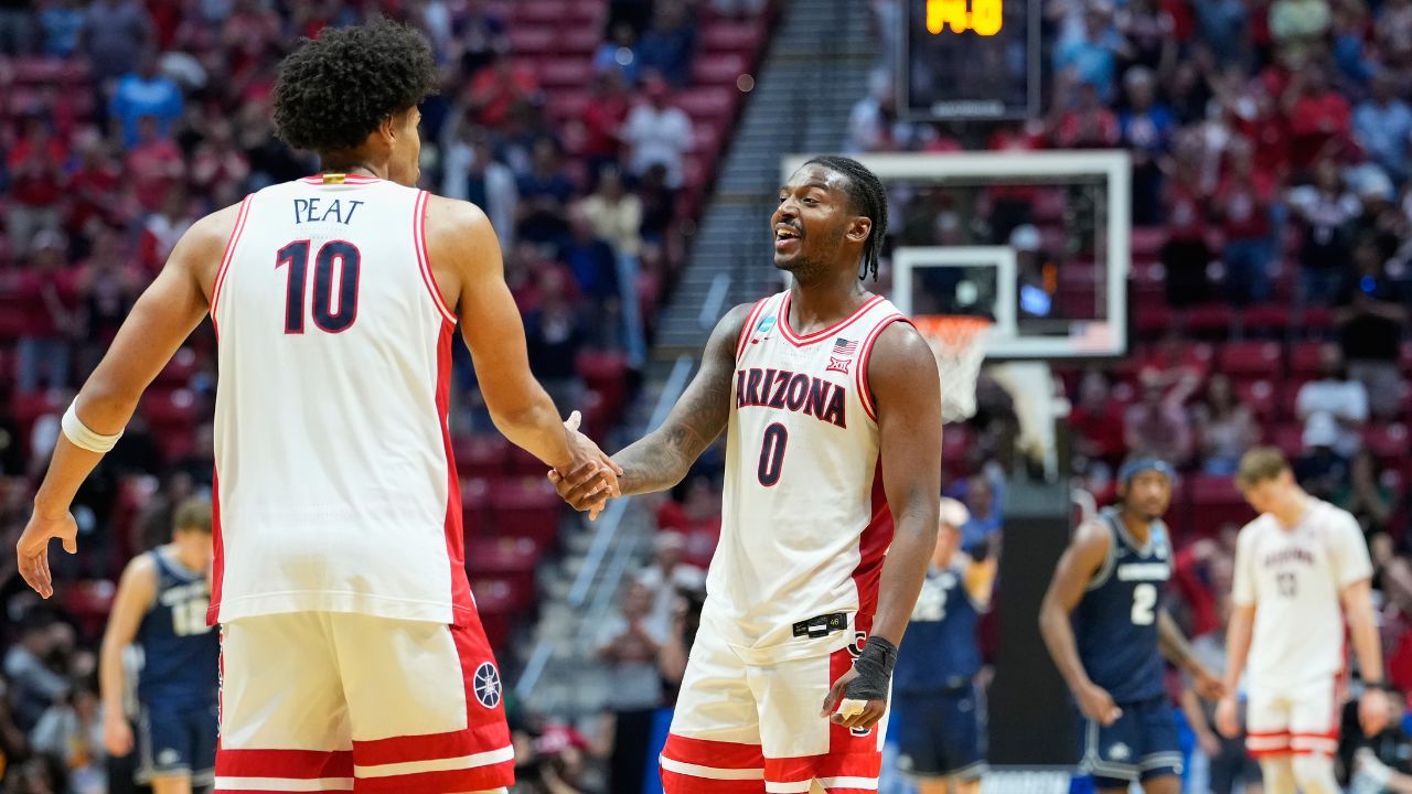 Bradley scores 18 points to lead No. 1 Arizona past Utah State into Sweet 16
