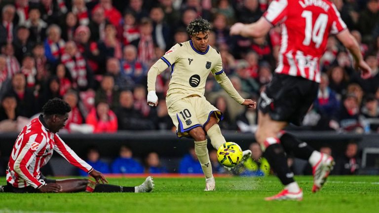Barcelona's Lamine Yamal, center, scores his side's opening goal during the Spanish La Liga soccer match between Athletic Bilbao and Barcelona in Bilbao, Spain, Saturday, March 7, 2026. (AP Photo/Miguel Oses)