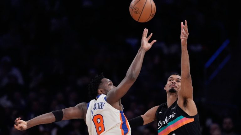 New York Knicks' Og Anunoby, left, blocks a pass headed for San Antonio Spurs' Victor Wembanyama during the first half of an NBA basketball game Sunday, March 1, 2026, in New York. (AP Photo/Seth Wenig)