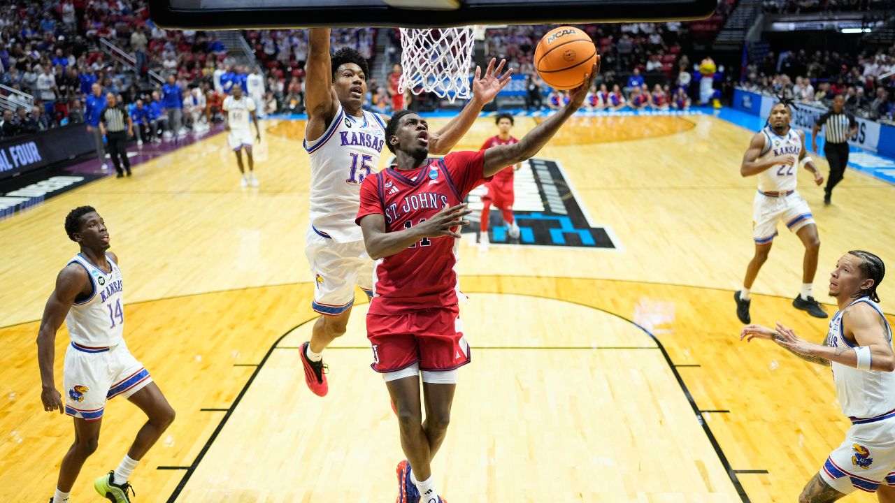 Dylan Darling hits driving layup at buzzer, St. John’s beats Kansas in March Madness thriller