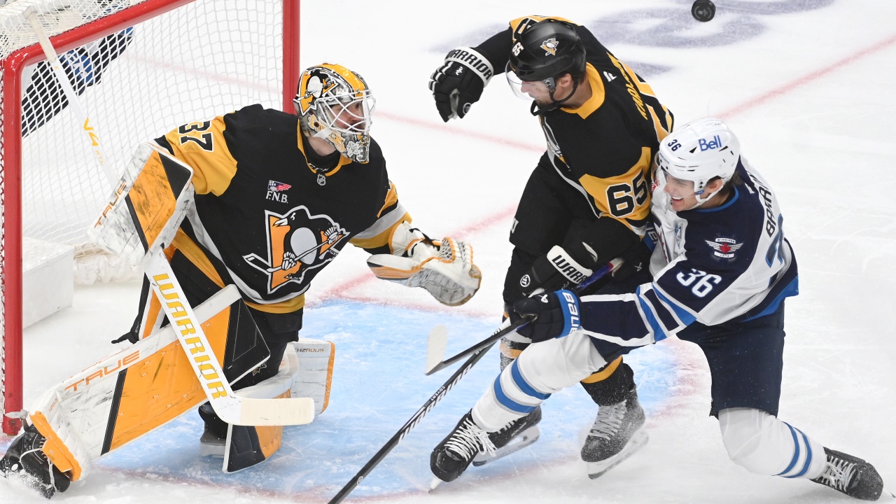 32 Thoughts: Goaltender interference — two plays, two outcomes