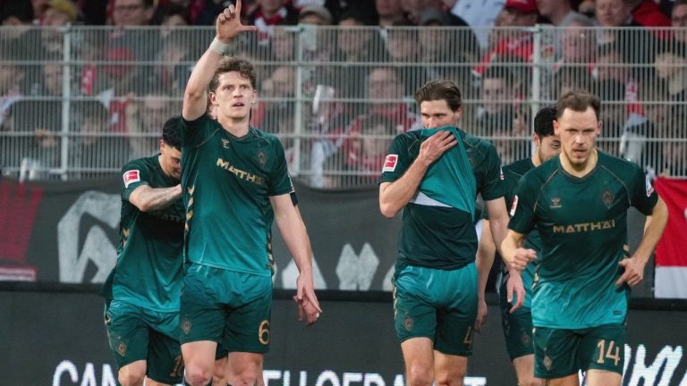 Werder's Jens Stage, 2nd left, celebrates scoring their side's second goal during the German Bundesliga game between Union Berlin and Werder Bremen in Berlin, Germany, Sunday, March 8, 2026. (Soeren Stache/dpa via AP)