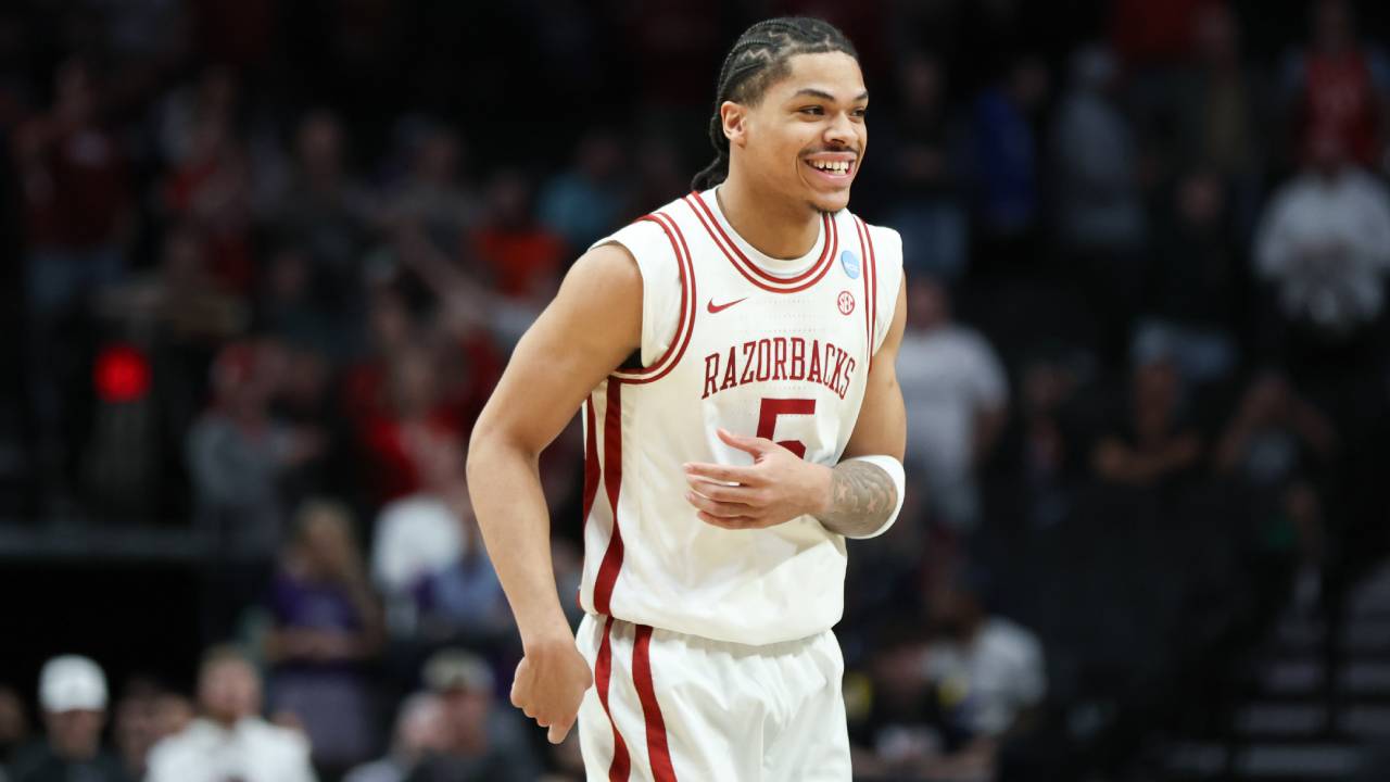 Acuff drops 36 as Arkansas holds off High Point to reach Sweet 16