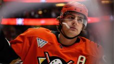 Ducks’ Leo Carlsson returns after going to locker room