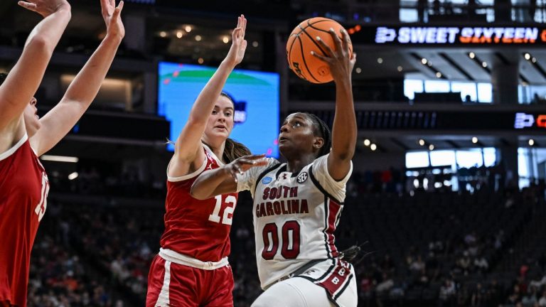 South Carolina guard Ta'niya Latson (00) goes for a layup against Oklahoma guard Payton Verhulst (12) during the first half in the Sweet 16 of the NCAA college basketball tournament Saturday, March 28, 2026, in Sacramento, Calif. (Justine Willard/AP Photo)