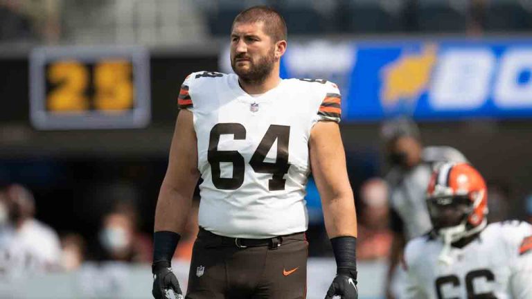 Cleveland Browns center JC Tretter (64) warms up before an NFL football game against the Los Angeles Chargers, Oct. 10, 2021, in Inglewood, Calif. (Kyusung Gong/AP)