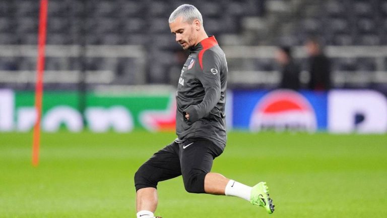 Atletico Madrid's Antoine Griezmann during a training session at the Tottenham Hotspur Stadium, London, Tuesday March 17, 2026. (John Walton/PA via AP)