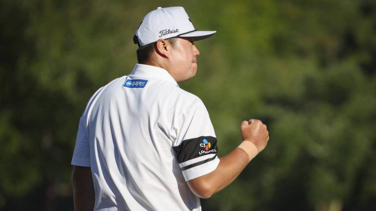 Sungjae Im pumps his fist after a birdie put on the 18th hole during the third round of the Valspar Championship golf tournament, Saturday, March 21, 2026, in Palm Harbor, Fla. (Chris Urso/Tampa Bay Times via AP)