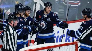 Winnipeg Jets celebrate Kyle Connor's (81) goal against the Tampa Bay Lightning during third period NHL action. (John Woods/THE CANADIAN PRESS)