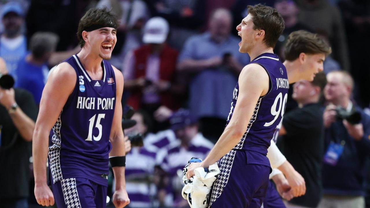 High Point stuns Wisconsin on Johnston’s first two-pointer of season